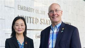 美國駐瓜地馬拉大使館今天下午也公開穆勒納爾與張俊菲的合照。（圖／取自US Embassy Guatemala）