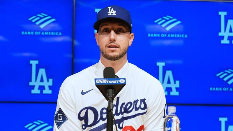塔克（Kyle Tucker）出席道奇加盟記者會。（圖／翻攝自MLB X）