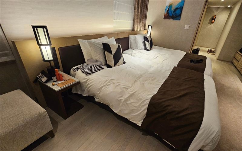 邵庭下榻飯店是兩張單人床。（圖／翻攝自邵庭臉書）