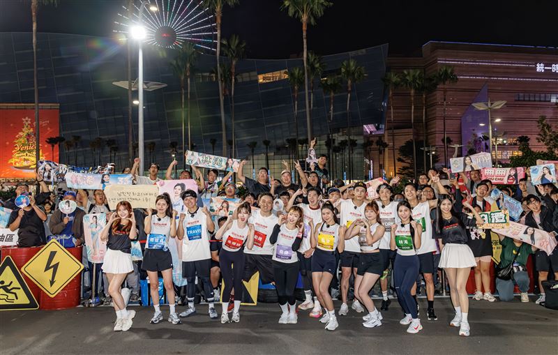 啦啦隊女神魅力爆棚，粉絲清晨6點卡位觀賽。（圖／好看娛樂提供）