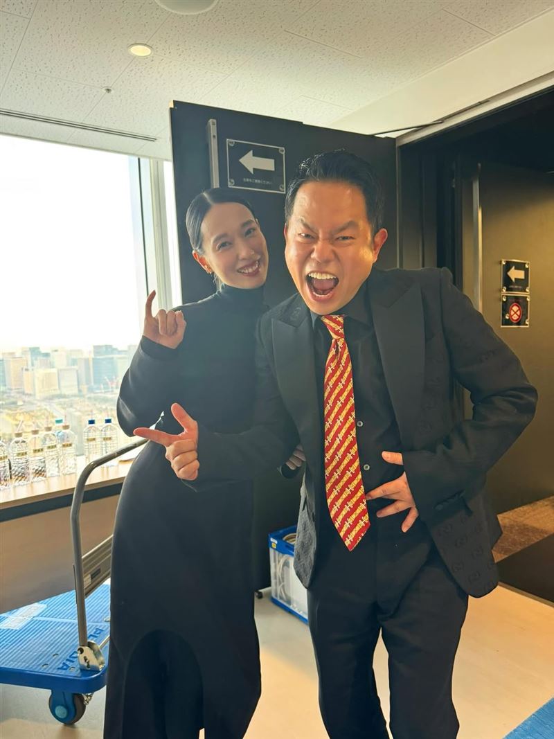 戶田惠梨香合照津田篤宏（右），外貌變化掀議。（圖／翻攝自戶田惠梨香IG）