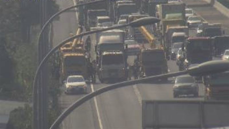 新/國道嚴重事故「5車撞成一團」回堵5km