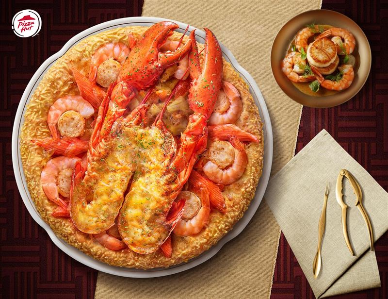 必勝客「金奢波士頓龍蝦海鮮比薩」1,888元，全台限量一千份。（圖／品牌業者提供）