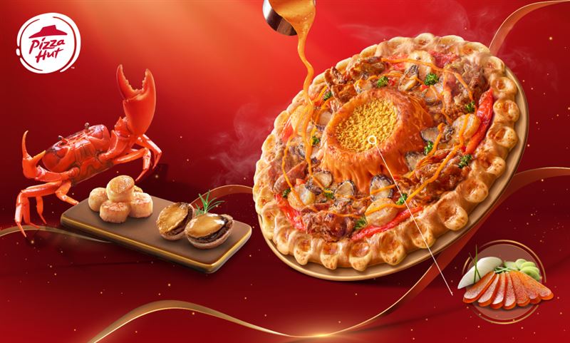 必勝客將年菜中常見的海中黑金「烏魚子」融入起司，讓台式經典年味在火山熔岩中噴發。（圖／品牌業者提供）