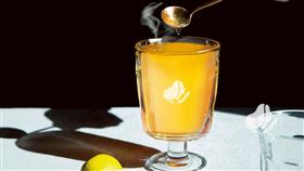 路易莎攜手桂格養氣人蔘推出冬季限定聯名超值飲品「人蔘蜜香檸檬」。（圖／業者提供）