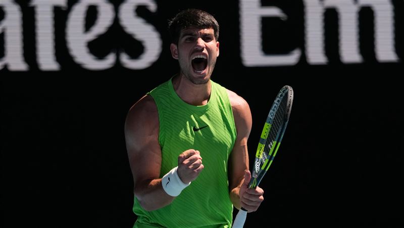 艾卡拉茲（Carlos Alcaraz）挺進澳網第3輪，朝生涯大滿貫邁進。（圖／美聯社／達志影像）