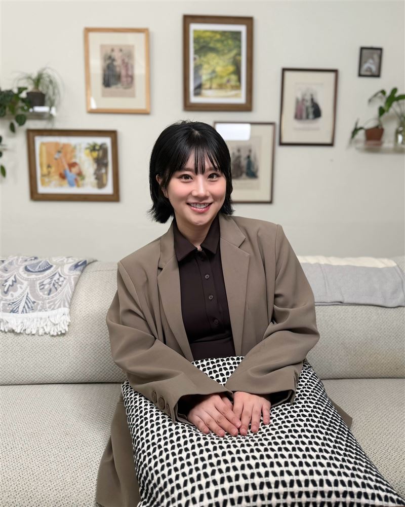 焦凡凡與婁峻碩愛情長跑9年，目前懷孕中的她準備當媽媽。（圖／menomeno X 人類圖畫館提供）