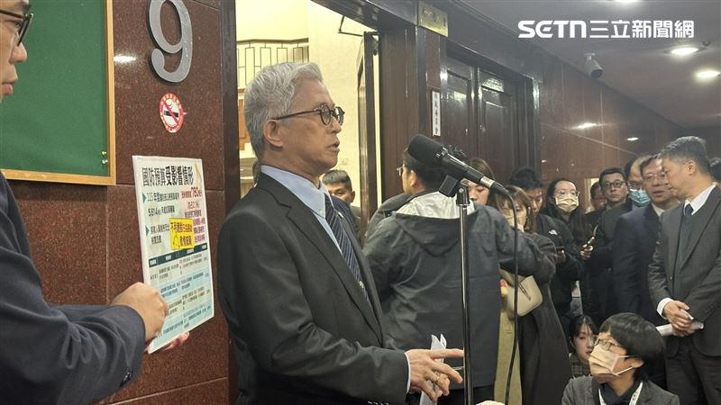 國防部副部長徐斯儉出席黨團協商前受訪。（圖／記者詹宜庭攝影）