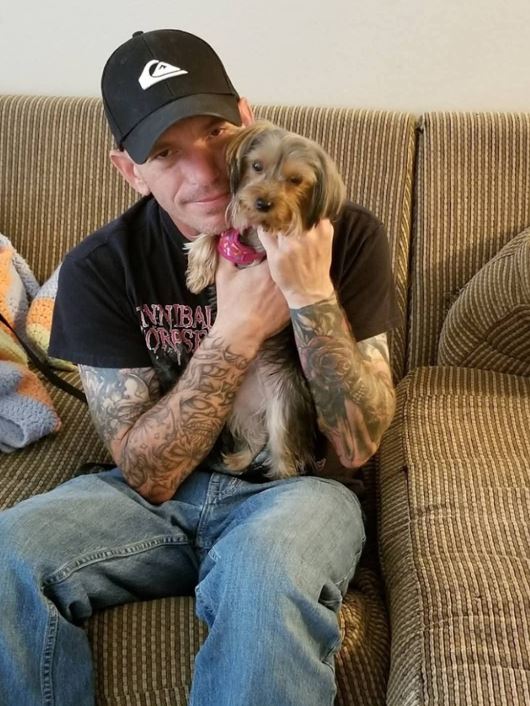 52歲的卡斯特(Danny Kaster)在加油站的廁所排隊，只因制止一名男子插隊，卻遭對方開槍射殺。(圖／翻攝自GoFundMe網站)