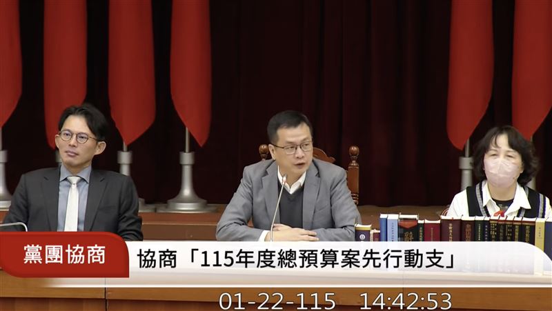 內政部多次表示，每一項預算都很重要，希望一併審理，羅智強卻「嘖」一聲批內政部問A答B。（圖／翻攝自國會頻道）