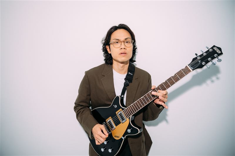 曾替林宥嘉、許光漢譜曲寫歌，香港創作歌手李拾壹發行全新EP。（圖／鈞光閃閃 提供）