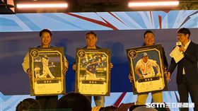 周思齊、張泰山、黃忠義出席球員卡活動。（圖／記者張沛嘉攝影）