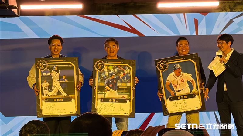 周思齊、張泰山、黃忠義出席球員卡活動。（圖／記者張沛嘉攝影）