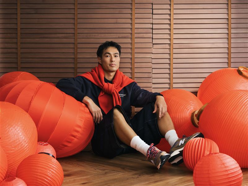 楊祐寧以率性之姿展現穩健踏實的生活步調。（圖／品牌業者提供）