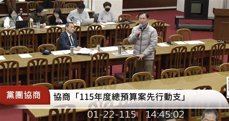 國防部副部長徐斯儉如同其他部會，希望審理全部預算，張啓楷卻嗆：你們真的關心嗎？（圖／翻攝自國會頻道）