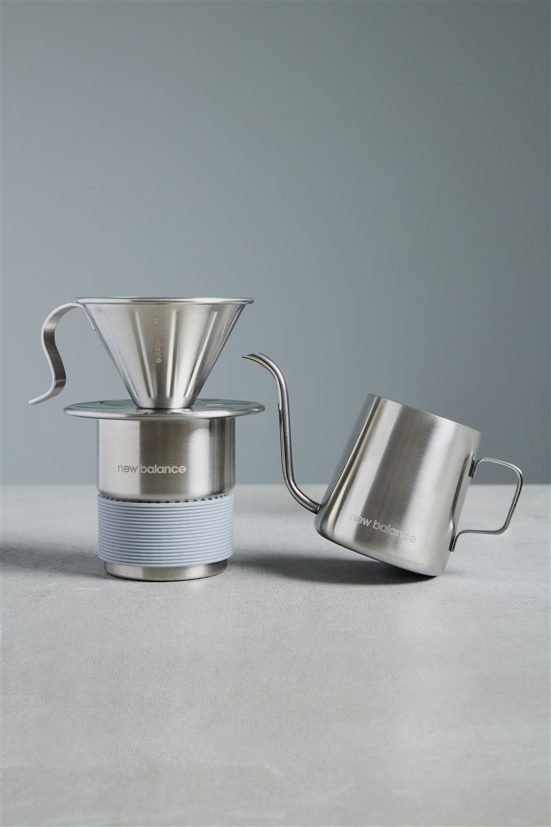 NB GREY形象店單筆消費任兩件滿NT$12,800加贈NB手沖咖啡組。（圖／品牌業者提供）