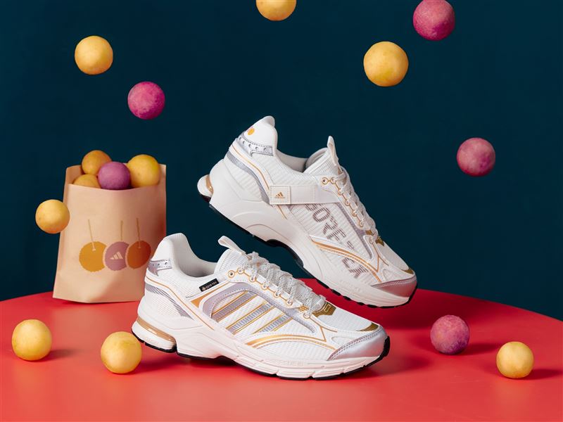 adidas以在地小吃「地瓜球」打造的SPIRITAIN 2000 GORE-TEX 鞋款，將街頭小吃轉化為趣味插畫裝飾。（圖／品牌業者提供）