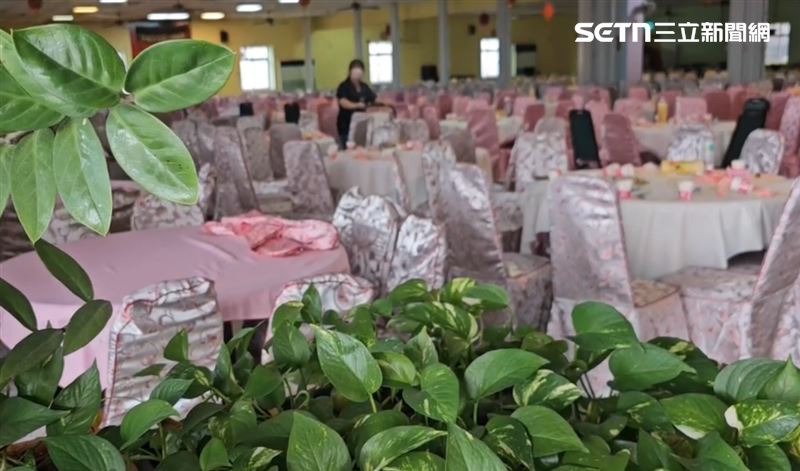 建中則表示，大部分學生對餐廳反應都是OK的，唯獨軟殼蟹確實有些涼掉，後續會再跟業者與學生溝通。（圖／翻攝畫面）