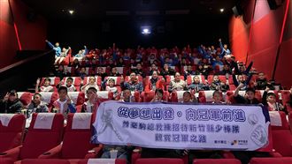 曾豪駒攜手球芽　招待偏鄉少棒看冠軍之路