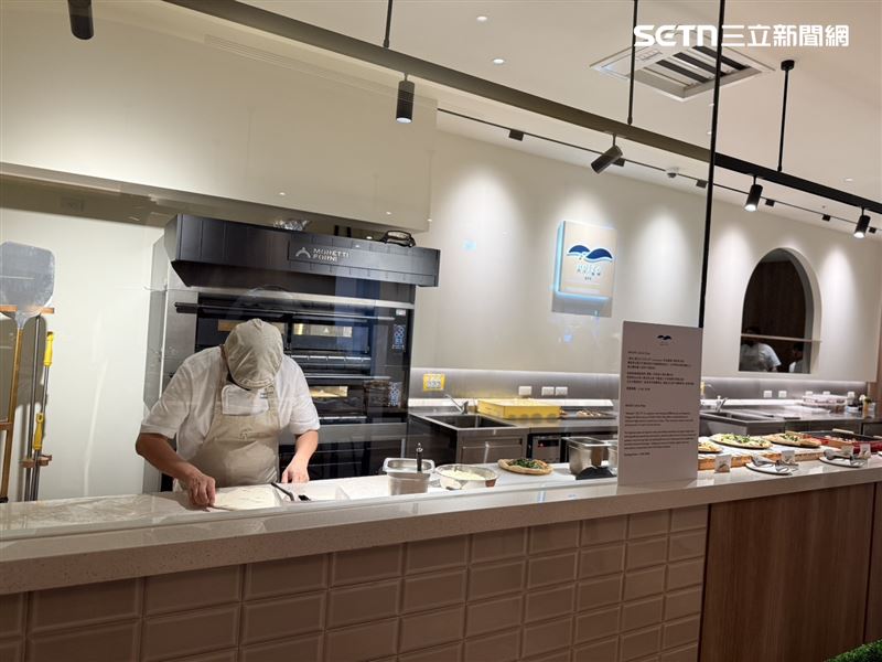 一樓MN｜ZO Caf&eacute; &amp; Pizza，提供手做披薩與交流空間。（圖／記者李育道攝影）