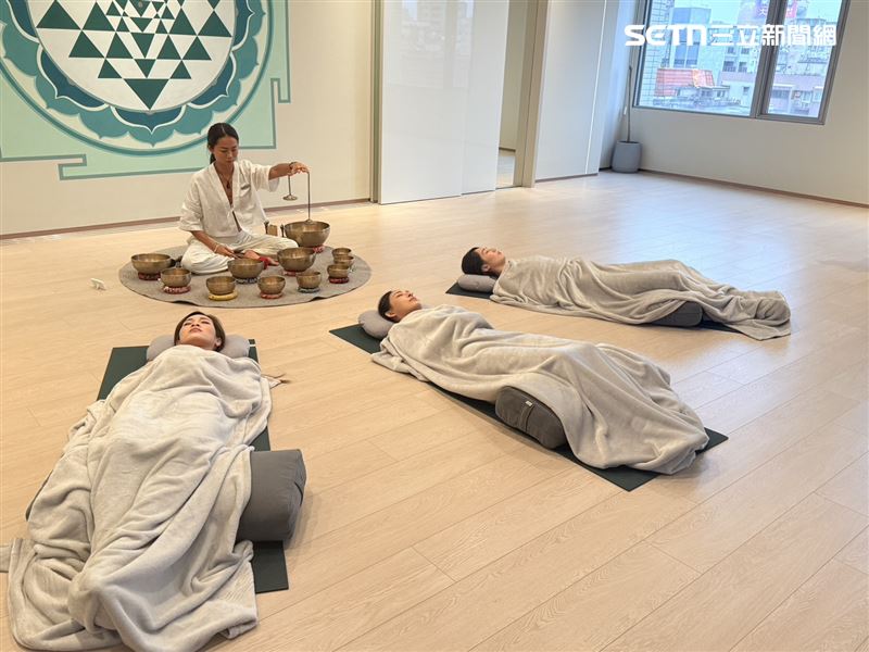 頌缽課程約莫1小時。（圖／記者李育道攝影）