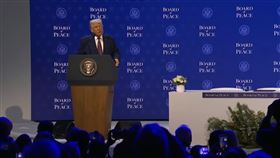 在20國領袖與代表出場後，川普接著出場，全場掌聲歡迎。（圖／翻攝畫面）