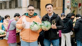 三重暖流！元富信建設父子攜手里長有愛換菜　助農兼顧環保與社福