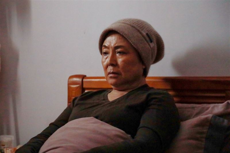 圖說:瓊瑤花旦、亞洲視后涂台鳳以厚實演技增添跨世代情感深度,飾演癌末臥床母親,也是孟慶而真實母親寫照。(圖/起而行文化提供)