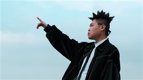 歌手許辰宇il Karbi 自《大嘻哈時代2》賽後，正式推出全新 EP《起跳線》。（圖／奧爾娛樂OUR Atelier提供）