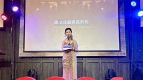 聯寶電子（6821）昨（22日）舉行尾牙，董事長譚明珠宣布2025年營收5.82億元創歷史新高。面對2026年，聯寶強勢佈局AI領域，推出體積僅「姆指大」的1000W高功率電源模組，專攻AI伺服器市場。同時，無線充電業務擴展至醫療與工業領域，加上Wi-Fi 7與歐美基建需求升溫，營運成長動能強勁。（圖／聯寶電子提供） 