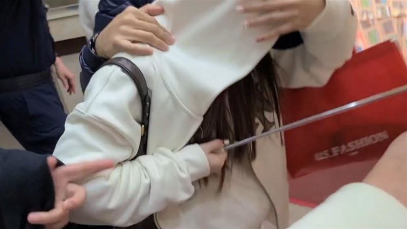 蕭漢森女兒蕭又綺200萬交保。（圖／翻攝畫面）