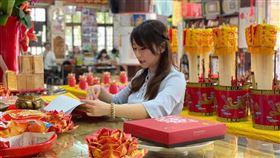 研究幸運命理多年的菲菲老師指出，公司尾牙聚會本質上是一場「財富能量召喚」。（圖／翻攝自菲菲老師FB）