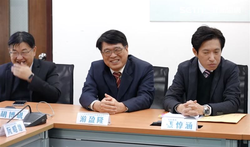 張啓楷問被賴清德提名中選會主委原因，游盈隆笑而不答。（圖／翻攝畫面）