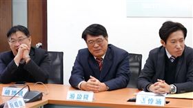 張啓楷問被賴清德提名中選會主委原因，游盈隆笑而不答。（圖／翻攝畫面）