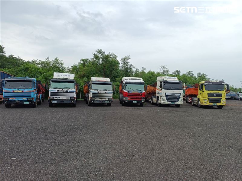 台南廢棄物亂倒魚塭農地「40足球場大」，南檢起訴102人、27公司。（圖／台南地檢署提供）