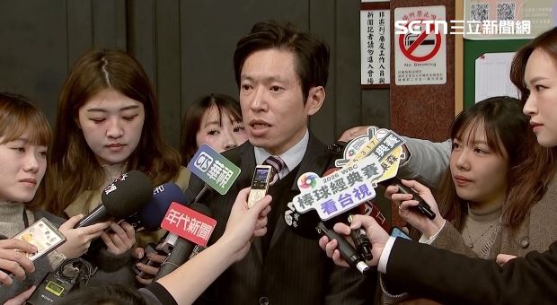 張惇涵率領7位中選會被提名人拜會民進黨團並受訪。（圖／翻攝畫面）