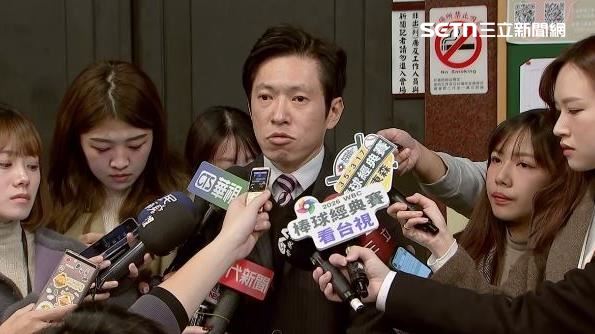 張惇涵率領7位中選會被提名人拜會民進黨團並受訪。（圖／翻攝畫面）