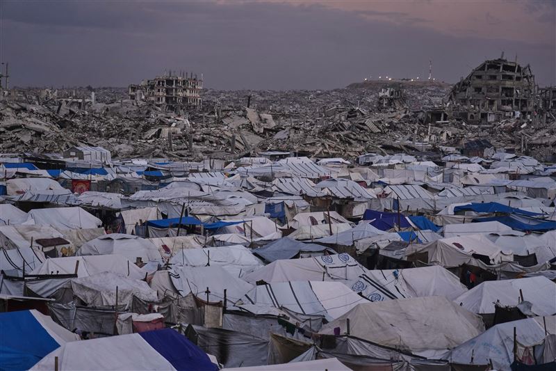 加薩目前仍有近100萬人缺乏基本住所、160萬人面臨糧食問題，對比川普政府正積極進行的奢華重建計畫更顯諷刺。（圖／美聯社／達志影像）