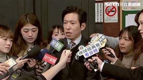 張惇涵率領7位中選會被提名人拜會民進黨團並受訪。（圖／翻攝畫面）