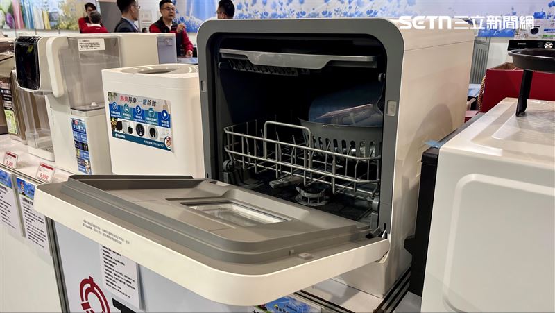 電器展首日，大同雙旋噴淋美型洗碗機下殺39折。(圖／記者賴俊佑攝影）