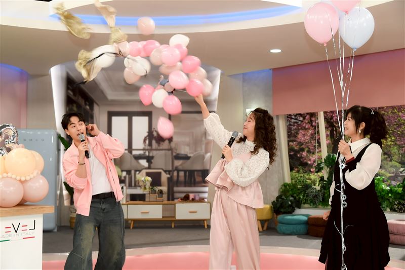 張齡予開性別趴。(圖/三立提供)