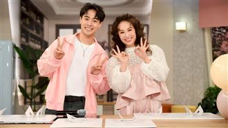 張齡予（右）跟朱宇謀主持。（圖／三立提供）