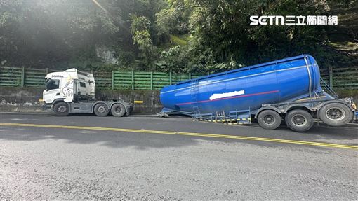 台9線蘇花事故！聯結車故障「斷頭」歪倒