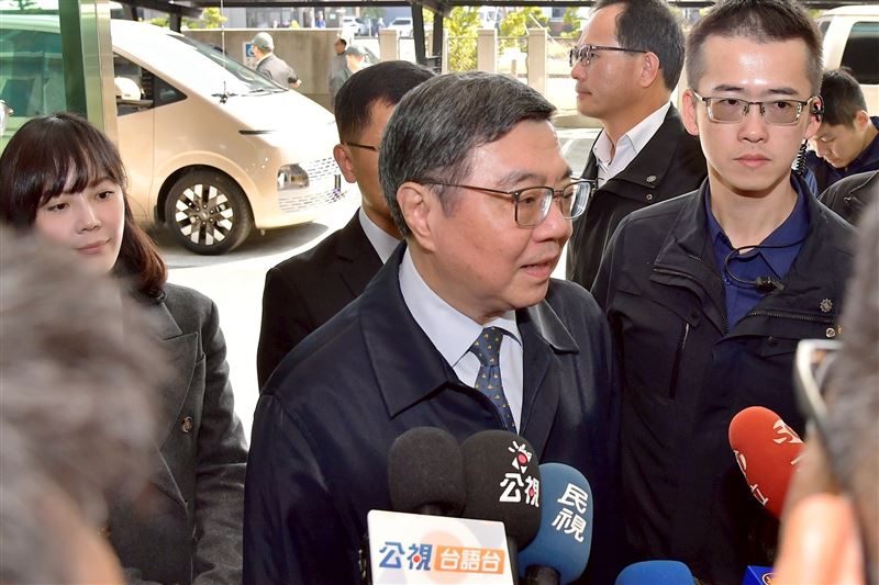 行政院長卓榮泰參訪企業前受訪（圖／行政院提供）