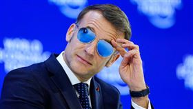 馬克宏爆紅墨鏡是義資法國品牌，774美元自費購買非贈品。（圖／翻攝自X平台 @MoniifyBusiness）