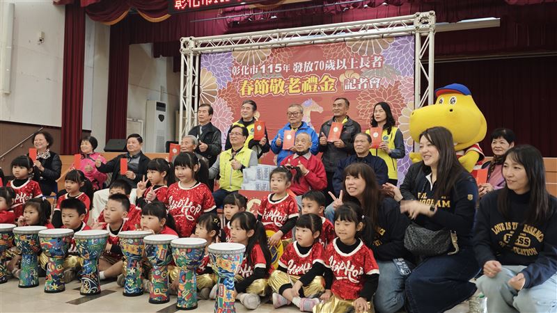 彰化市公所29日將發放春節敬老禮金，今年共有3.1萬名長者受惠，每人可領到6千元。(圖／彰化市公所提供)