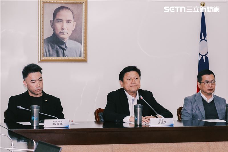 行政院秘書長張惇涵率7位中選會被提名人拜會國民黨團。（圖／記者楊士誼攝影）