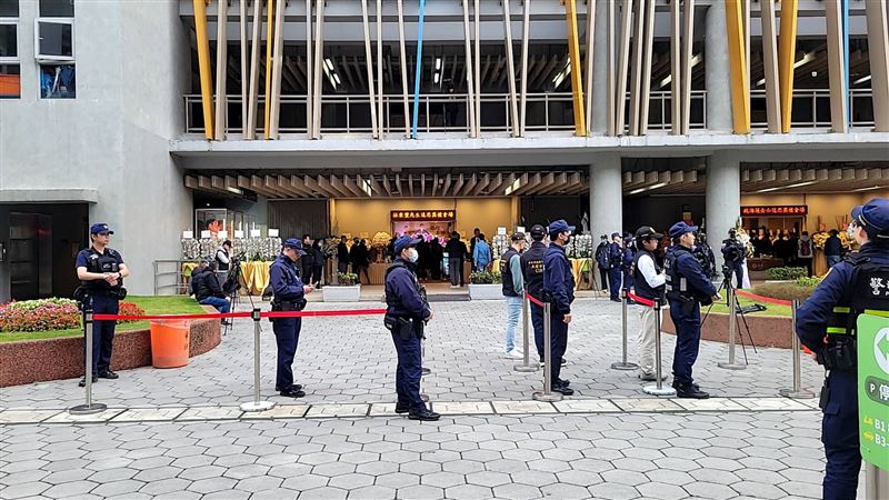 「豆漿」林秉豐告別式今低調舉行警方全程戒備防衝突。（圖／民眾提供）