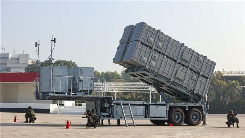 17架次共機越中線擾台 國軍飛彈系統監控