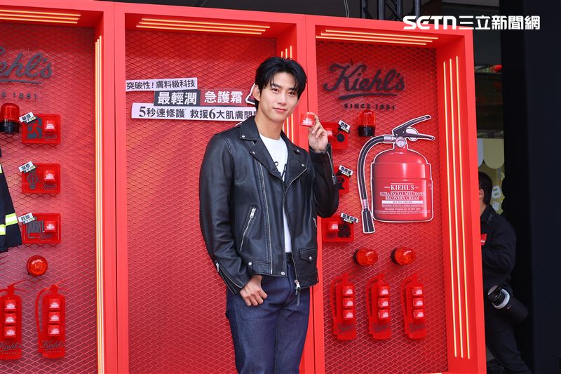 玉澤演現身信義區。（圖／記者鄭孟晃攝影）